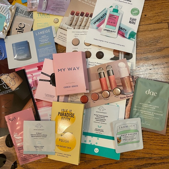 Assorted Beauty Sample Collection - Picture 6 of 6